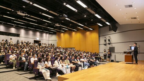 audience listening to admissions talk