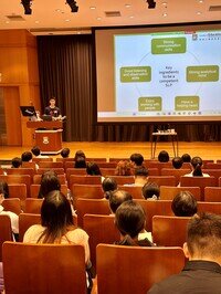 Professor Lo Yuen Yi conducted the Faculty Introduction talk 