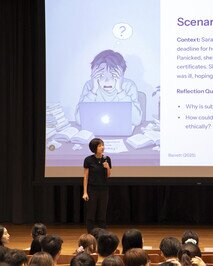 Professor Lo Yuen Yi