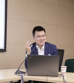 Professor Wei Jun