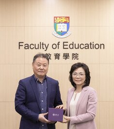 (From left) Professor Yang Rui and Professor Wen Wen