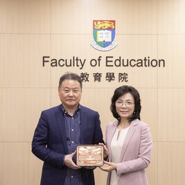 (From left) Professor Yang Rui and Professor Wen Wen
