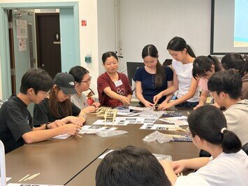 Dr Valerie Yip guides participants during the STEM workshop.