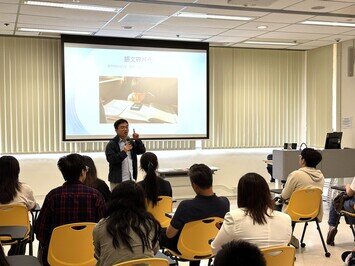 Professor Tai Chung Pui delivers a thematic talk on Chinese language education.