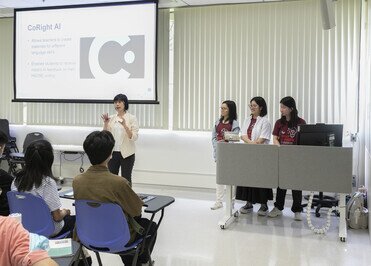 Dr Ruby Yang and student representatives conduct an AI-focused English language workshop.