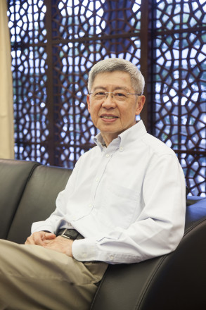 Prof Cheng's portrait photo